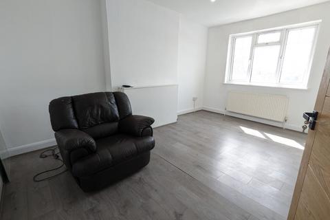 4 bedroom flat share to rent, Blackbird Hill, London NW9
