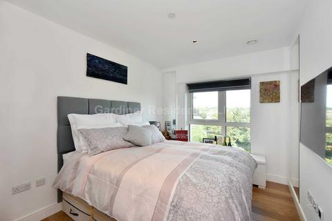 1 bedroom apartment to rent, Skyline House, Dickens Yard, London