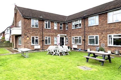 3 bedroom ground floor flat for sale, Cecil Close, Chessington, Surrey. KT9 1PD