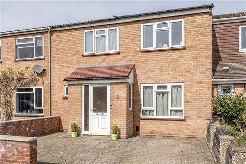 3 Brookside, Chertsey, KT16 9ES
