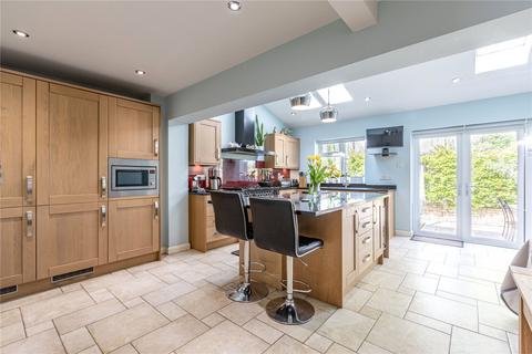 3 Brookside, Chertsey, KT16 9ES