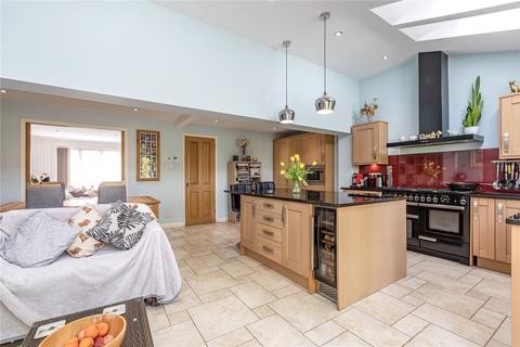 3 Brookside, Chertsey, KT16 9ES