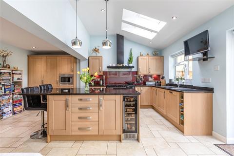 3 Brookside, Chertsey, KT16 9ES