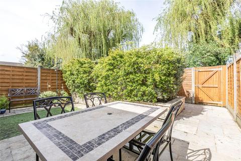 3 Brookside, Chertsey, KT16 9ES