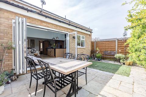 3 Brookside, Chertsey, KT16 9ES