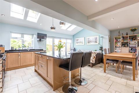 3 Brookside, Chertsey, KT16 9ES