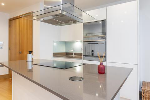 2 bedroom flat for sale, Arena Tower, 25 Crossharbour Plaza, London