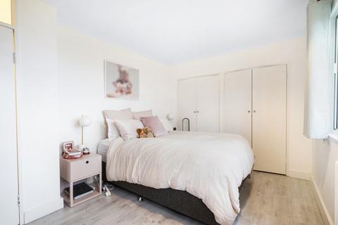 2 bedroom flat to rent, Reynolds House, Wellington Road, St John's Wood, London