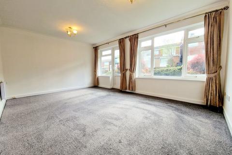 2 bedroom flat to rent, Dovehouse Close, Whitefield, M45