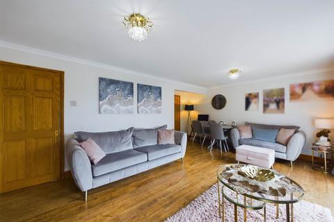 4 Walnut Grove, Hemel Hempstead, HP2 4AP