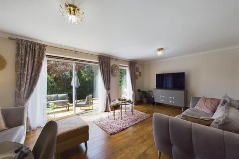 4 Walnut Grove, Hemel Hempstead, HP2 4AP