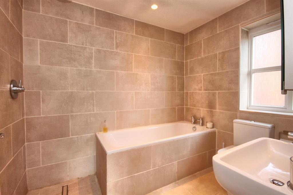 En-Suite Bathroom