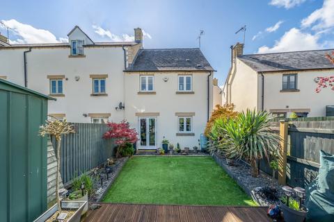 2 bedroom end of terrace house for sale, Winchcombe Gardens, South Cerney, Cirencester, Gloucestershire, GL7