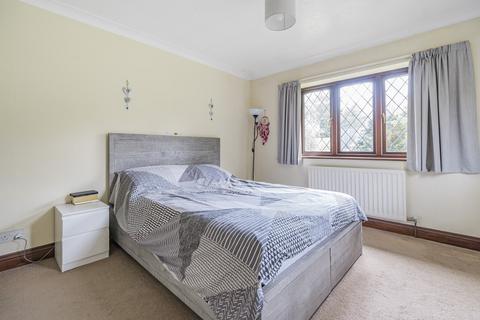 6 bedroom chalet for sale, Cricket Hill Lane, YATELEY, GU46