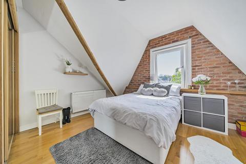 19d Manor Road, Beckenham, BR3 5JB