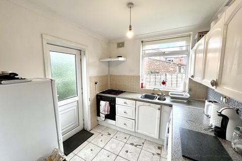 3 bedroom semi-detached house to rent, Greylands Road, Manchester, M20 5PJ