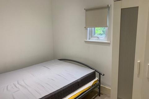 1 bedroom flat to rent, Walm Lane, Willesden Green NW2