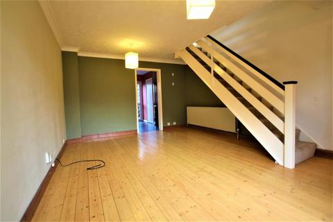 2 bedroom end of terrace house to rent, Hamble Walk, Woking GU21
