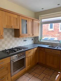 2 bedroom flat to rent, Evistones Road, Gateshead NE9