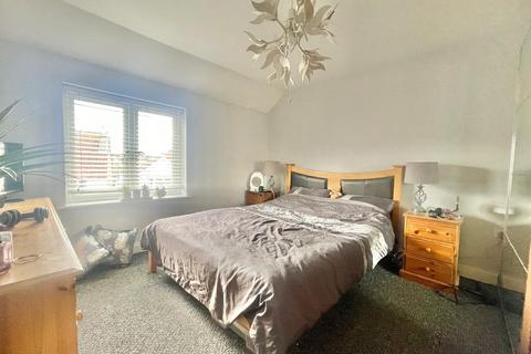 2 bedroom flat to rent, Paignton, Devon TQ3