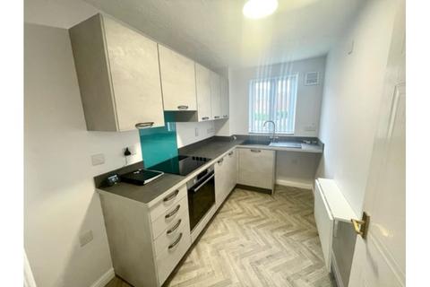 2 bedroom flat to rent, Lords Way, Bridgwater TA6