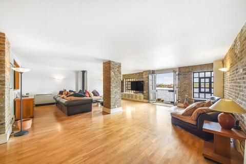 2 bedroom apartment for sale, Great Jubilee Wharf, Wapping, London E1W