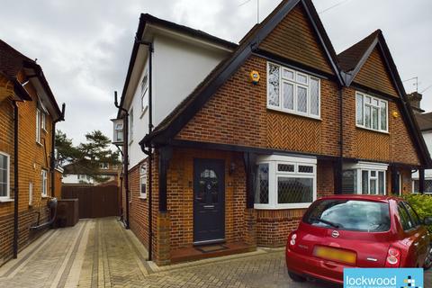 3 bedroom semi-detached house to rent, Meadway, Ashford