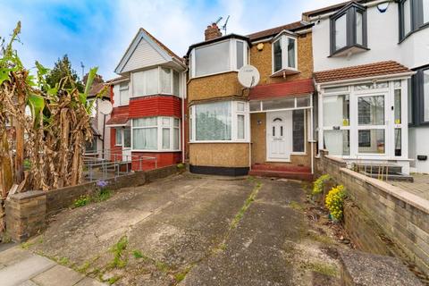 3 bedroom terraced house for sale, Coniston Avenue, UB6