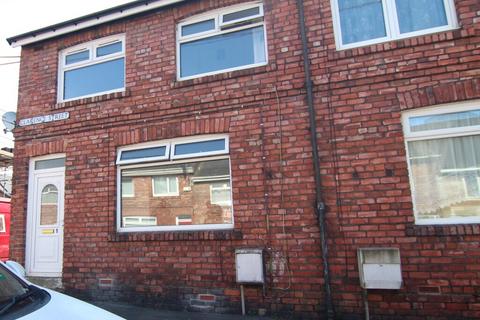 3 bedroom end of terrace house to rent - Clarence Street, Bowburn, Durham, DH6