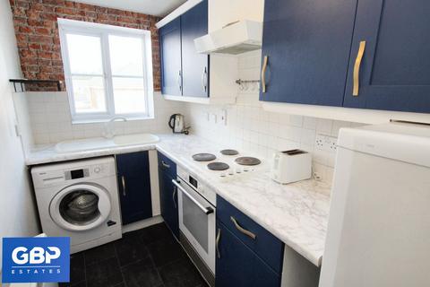 2 bedroom flat to rent, Bancroft Chase, Hornchurch, RM12
