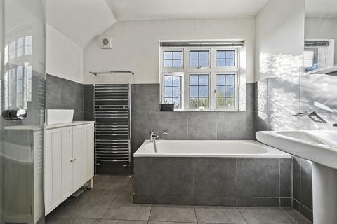 281 London Road, Ewell, Epsom, KT17 2BZ