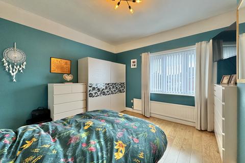 2 bedroom end of terrace house for sale, Longacre, Castleford