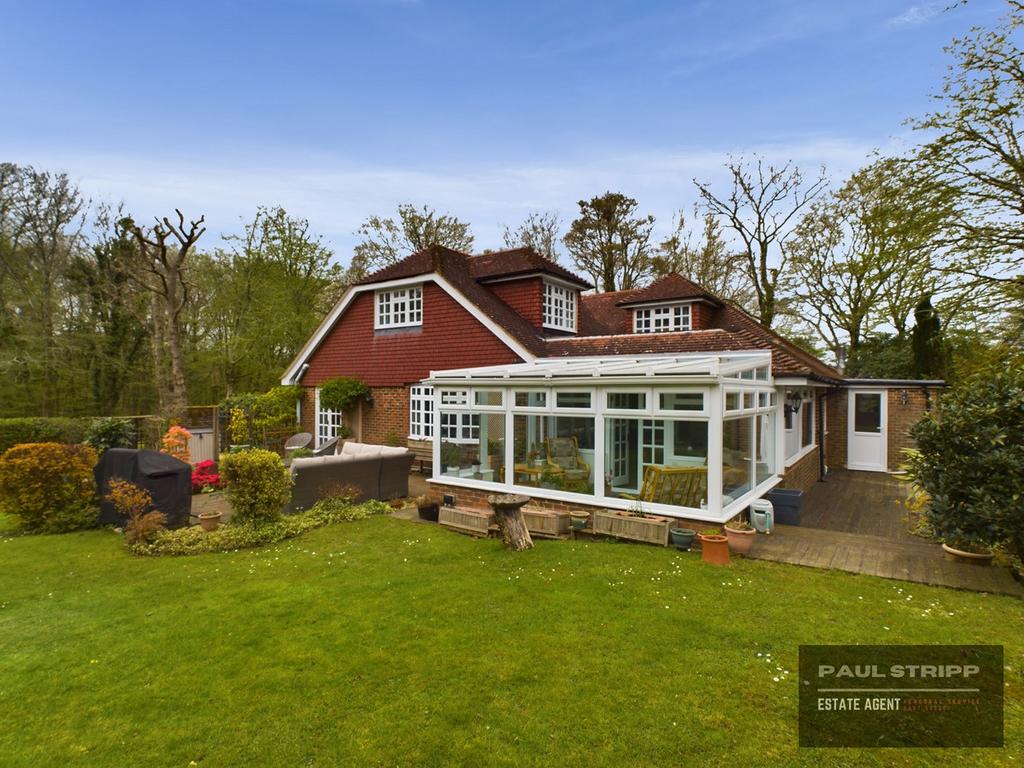 Hurst Lane, Battle, TN33 3 bed detached house for sale £950,000