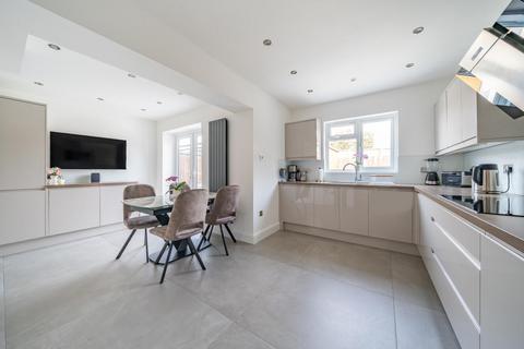 48 Oakley Drive, Bromley, BR2 8PT