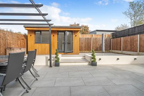 48 Oakley Drive, Bromley, BR2 8PT