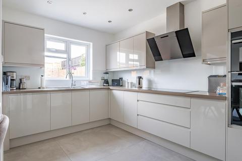 48 Oakley Drive, Bromley, BR2 8PT
