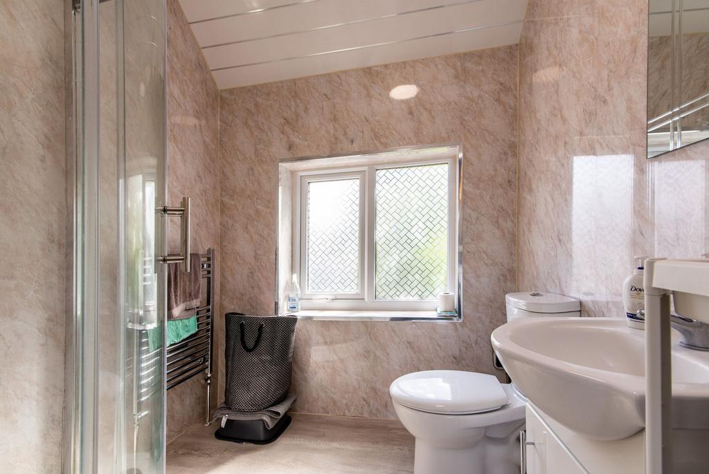 Ensuite Shower Rooms