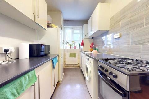 2 bedroom flat for sale, London Road, Mitcham, CR4 3NA