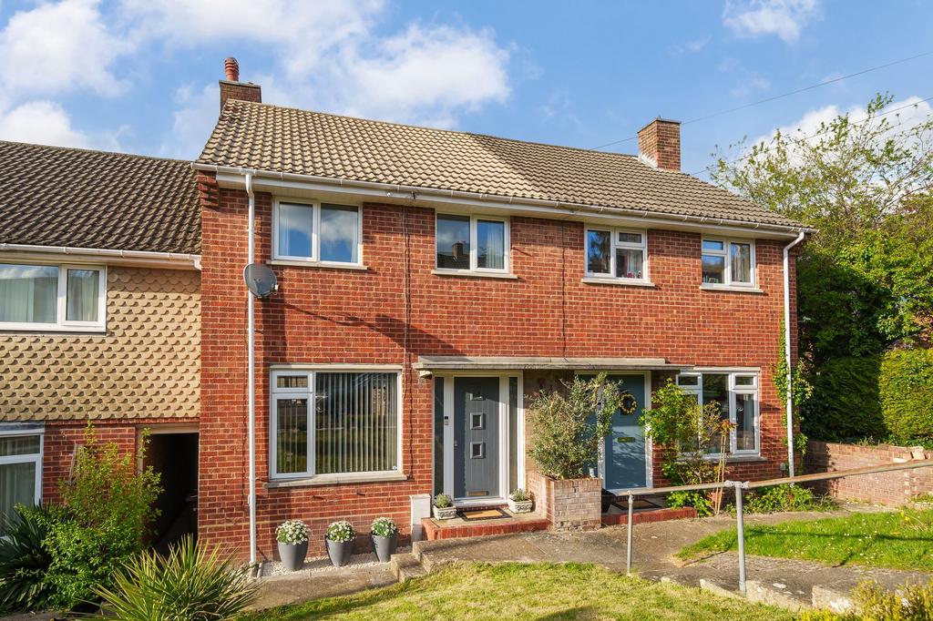 Furley Close, Winchester, SO23 2 bed terraced house for sale £360,000