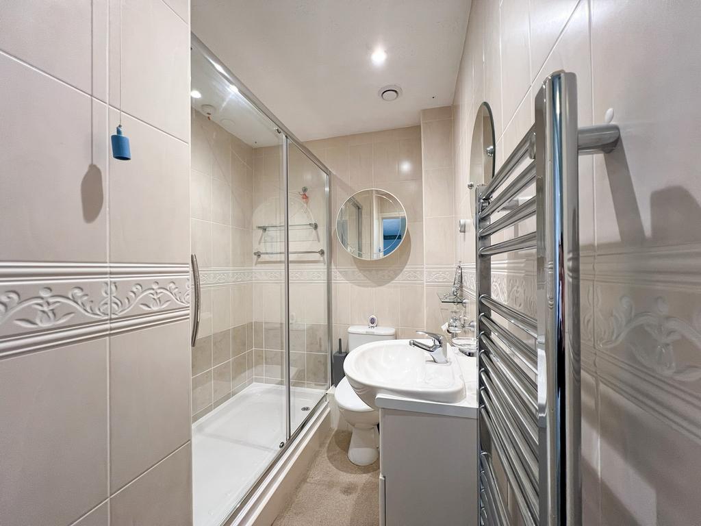 7 Beechwood Court   shower room