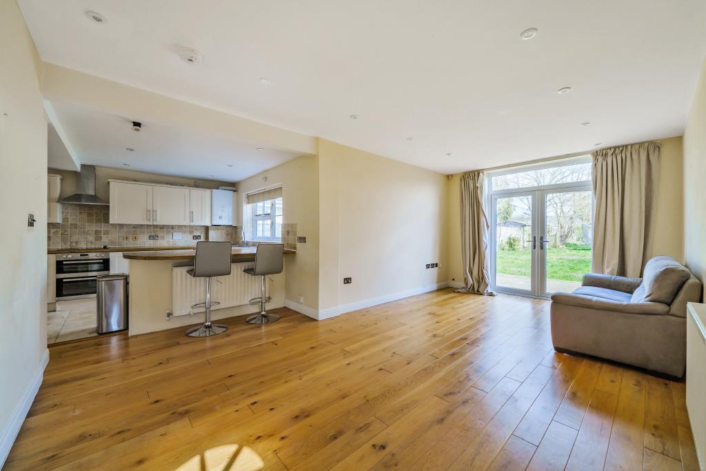 Living area/Kitchen