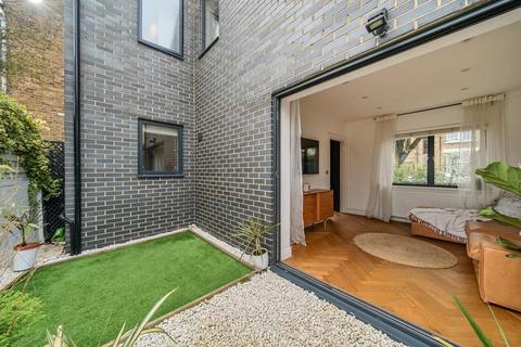 2 bedroom detached house for sale, Mansfield Road London E17