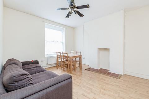 3 bedroom flat to rent - Tanners Hill, London SE8