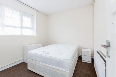 3 bedroom flat to rent, Tanners Hill, London SE8