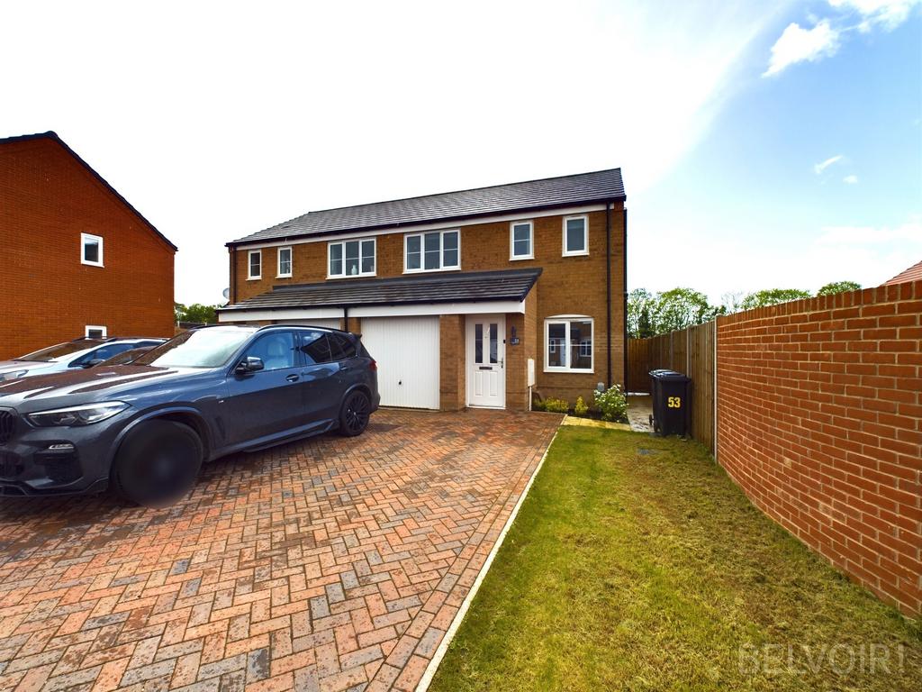 Bassett Road, Thurston, IP31 3 bed semidetached house to rent £1,500