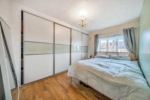 2 bedroom flat for sale, Lessar Avenue, Clapham