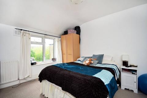 2 bedroom flat to rent, Drakefield Road, Balham, London, SW17
