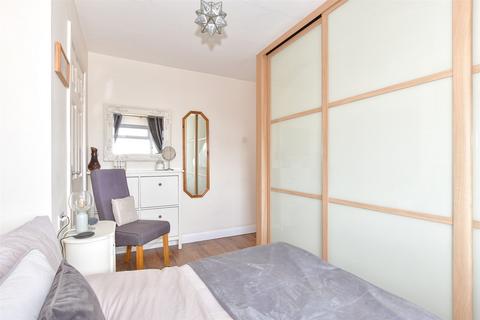 16 Mill Close, Rochester, ME2 3DA
