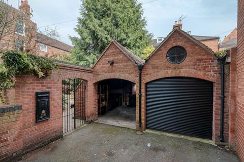 Albany Lodge Brewery Walk, Worcester, WR1 3HY