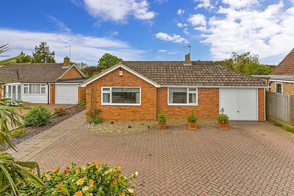 Barchester Way, Tonbridge, Kent 4 bed detached bungalow for sale £850,000